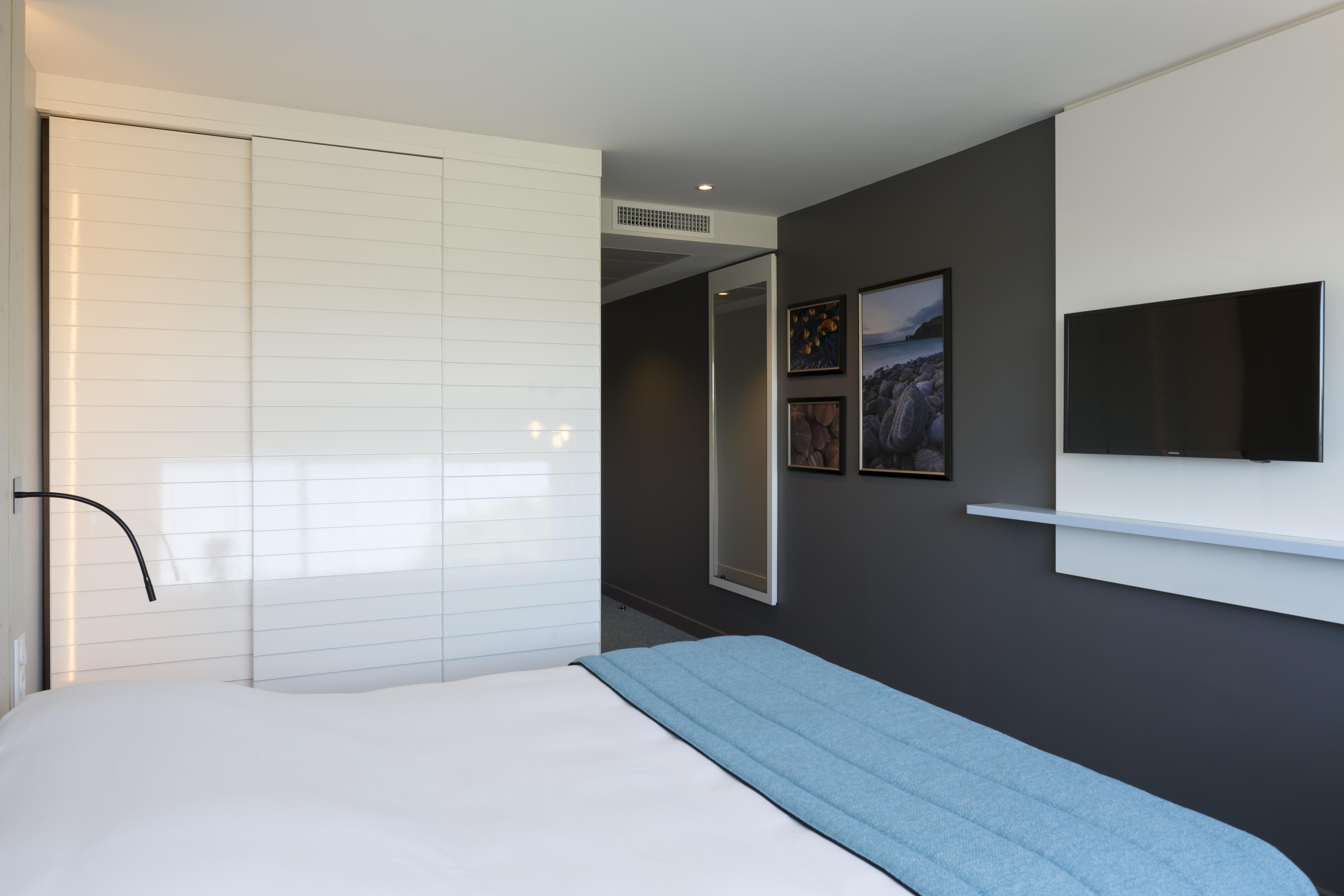 Logis Hotel Les Pins - Operalia Balaruc-les-Bains Exterior photo