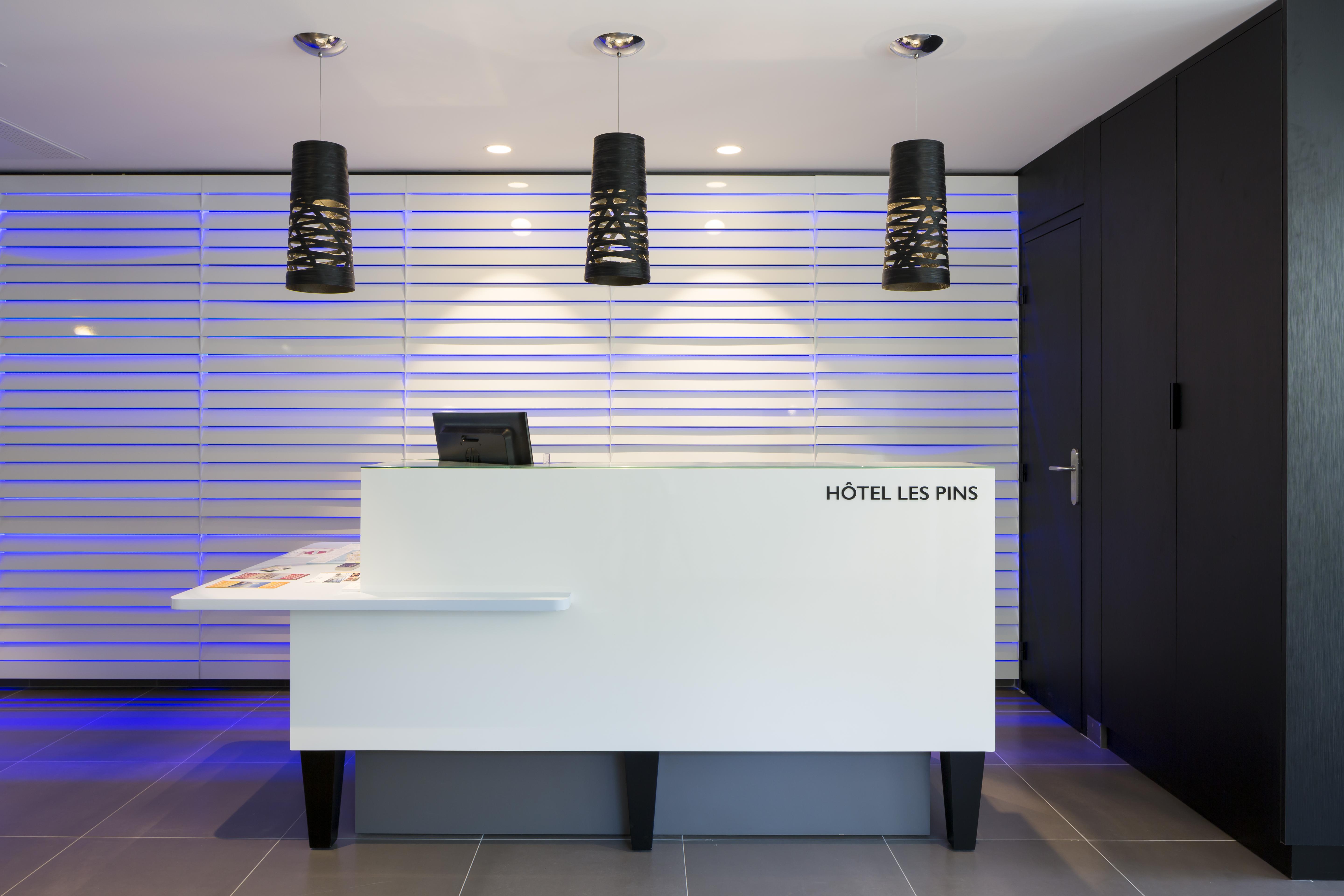 Logis Hotel Les Pins - Operalia Balaruc-les-Bains Exterior photo