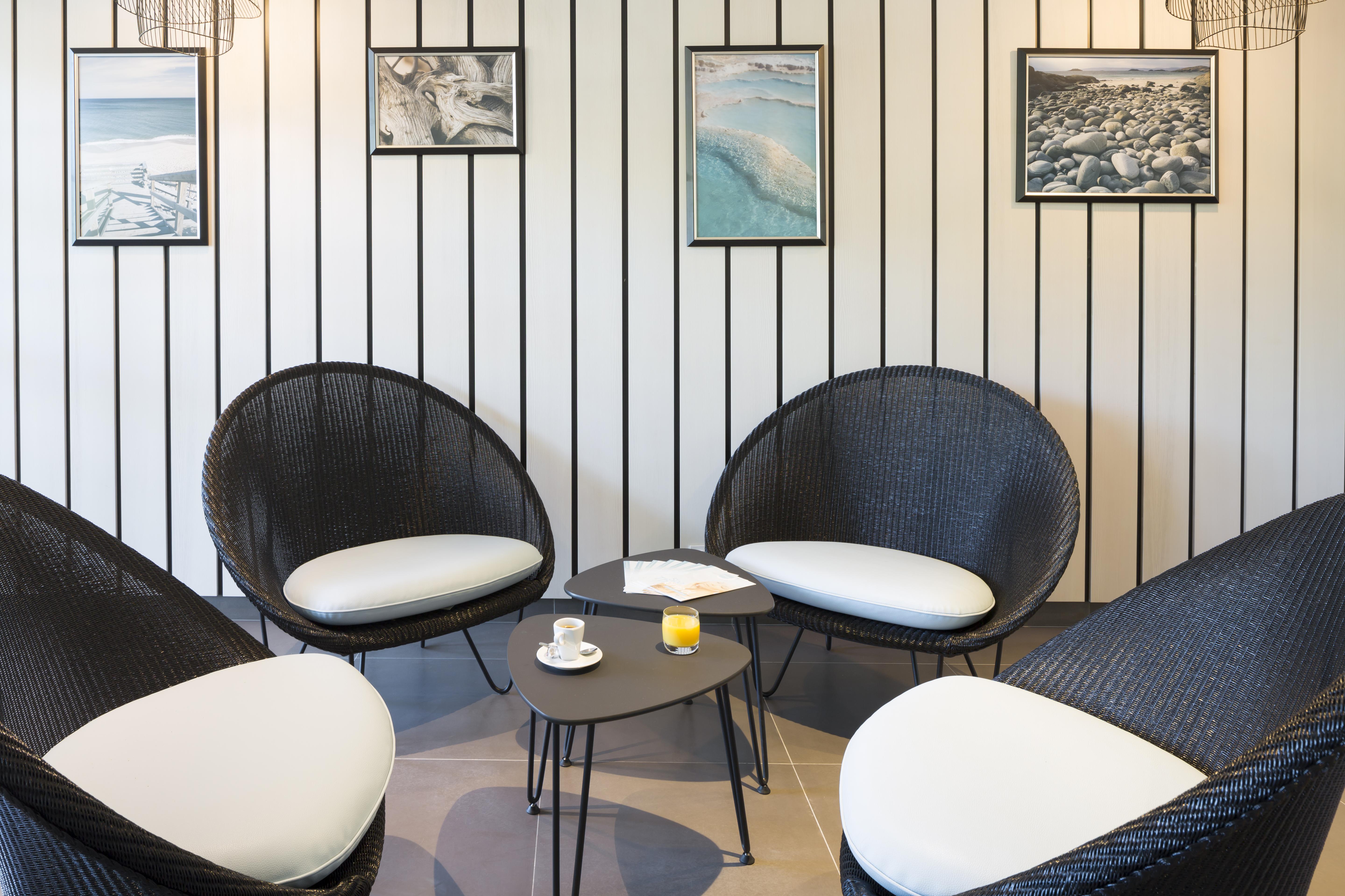 Logis Hotel Les Pins - Operalia Balaruc-les-Bains Exterior photo