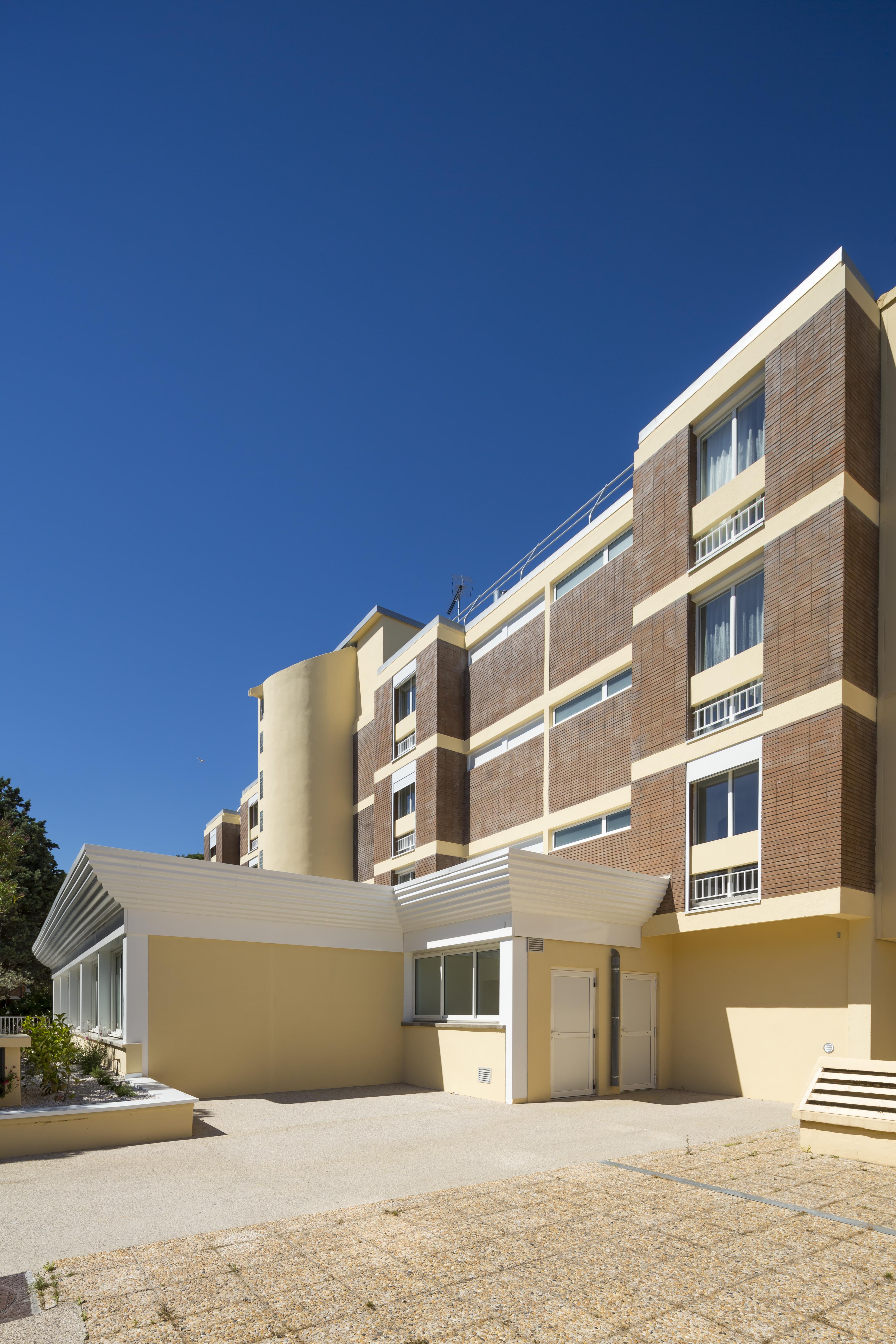 Logis Hotel Les Pins - Operalia Balaruc-les-Bains Exterior photo