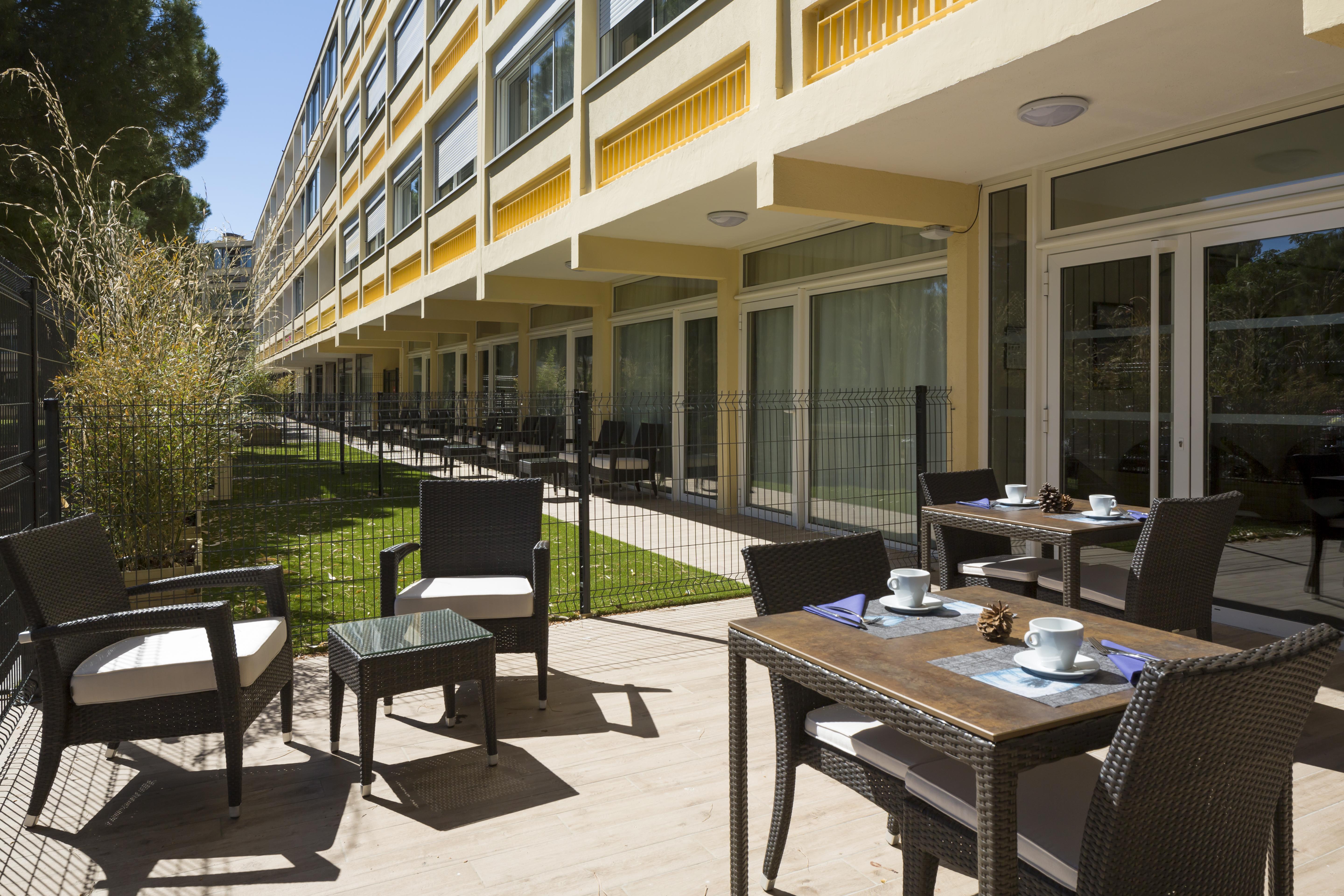 Logis Hotel Les Pins - Operalia Balaruc-les-Bains Exterior photo