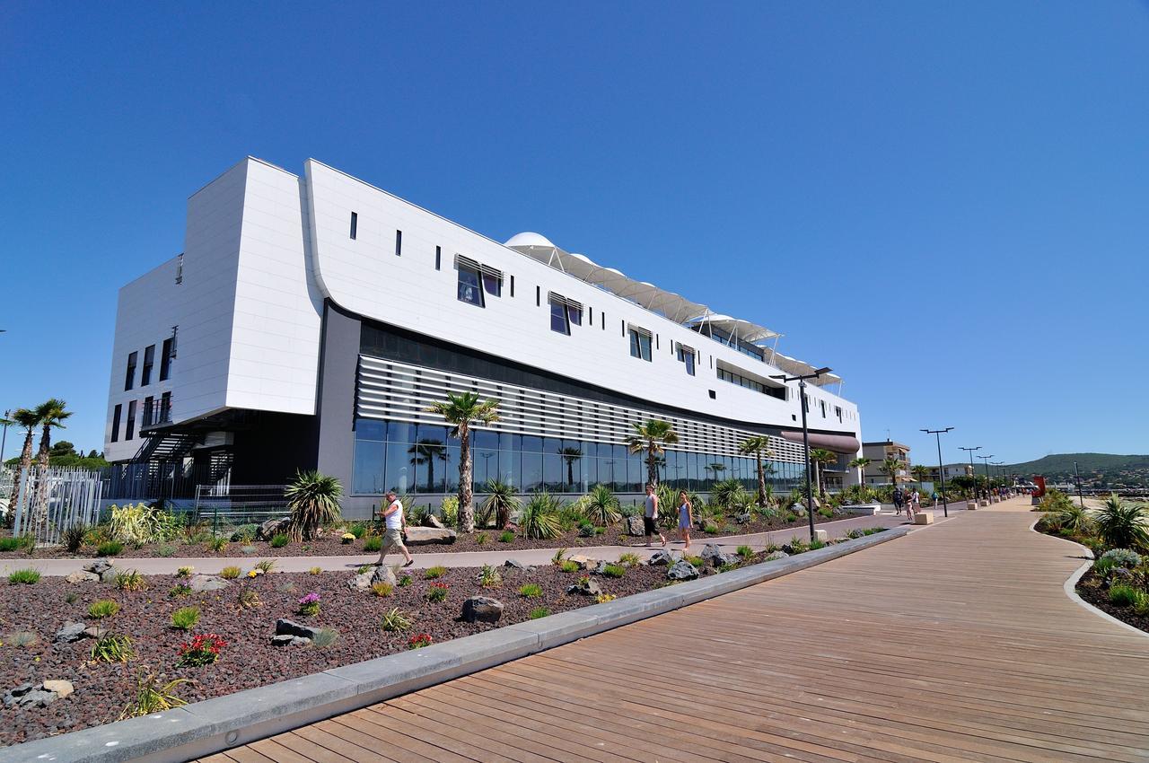 Logis Hotel Les Pins - Operalia Balaruc-les-Bains Exterior photo